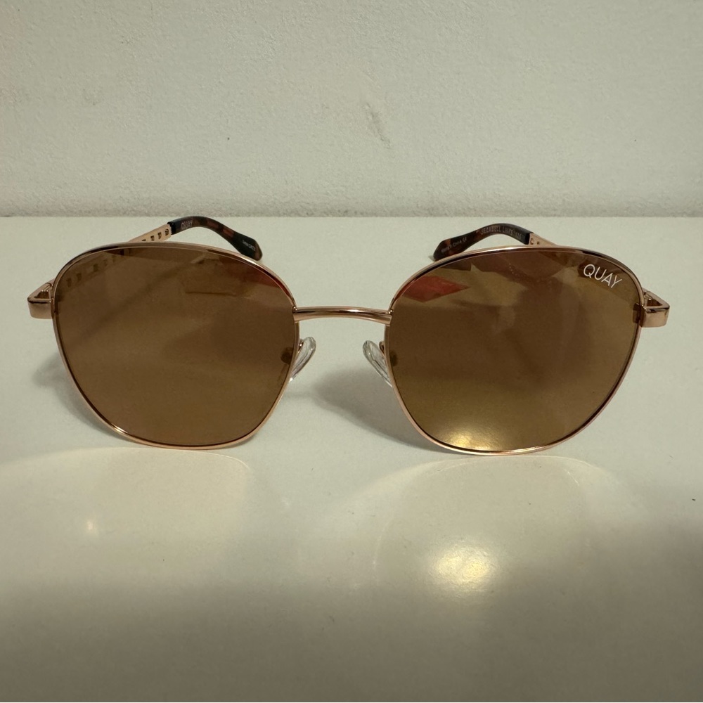 Quay Jezabell Links Sunglasses